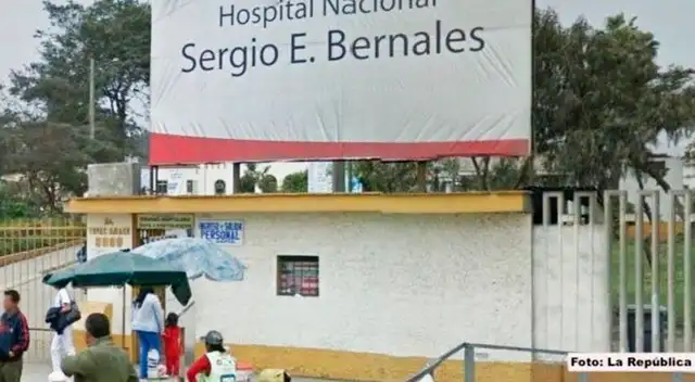 Paciente con tuberculosis es visto esperando en el suelo del hospital Sergio Bernales y causa rechazo en redes Paciente con tuberculosis es visto esperando en el suelo del hospital Sergio Bernales y causa rechazo en redes