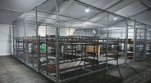 La Justicia le pone límites a ICE y habilita control legislativo en centros de detención.