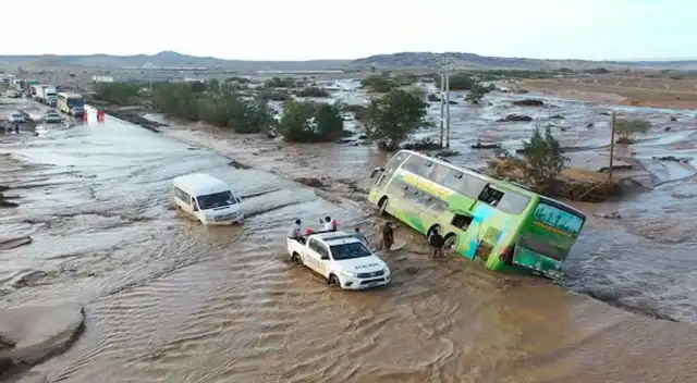 Sutran informa el bloqueo masivo de carreteras en Perú por las lluvias y huaicos.