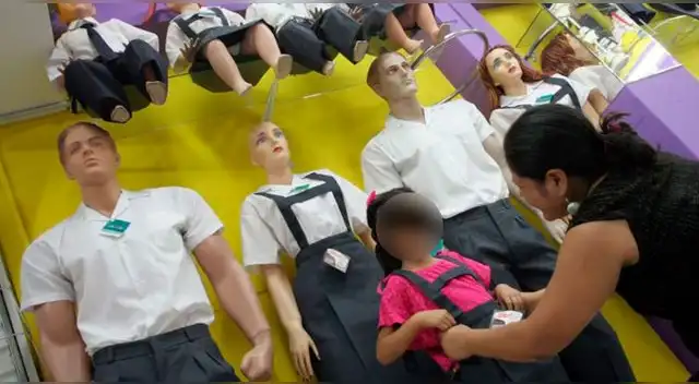 ¿A los alumnos se les puede negar el ingreso al colegio por no tener uniforme?