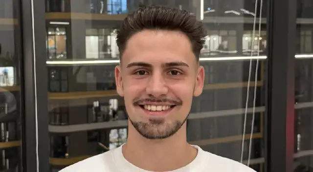 Muerza sugiere que los creadores deberían enfocar su rol en fomentar el pensamiento crítico y no en ofrecer respuestas definitivas. Muerza sugiere que los creadores deberían enfocar su rol en fomentar el pensamiento crítico y no en ofrecer respuestas definitivas.