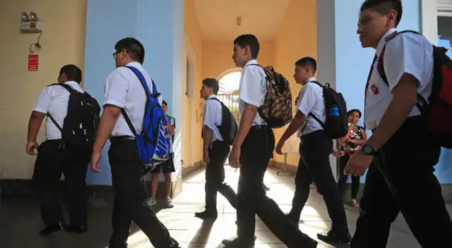 ¿Pueden impedir el ingreso de un alumno por falta de uniforme este 2026? Esto indican las normativas del Minedu.