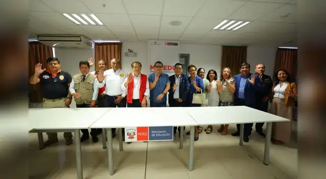 Reunión con autoridades.