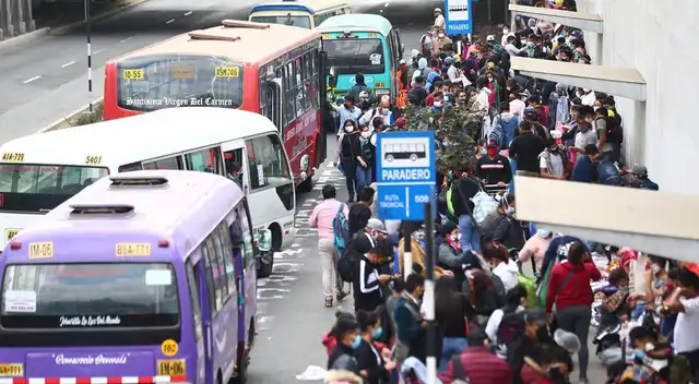 Usuarios reportan aumento de pasajes en el transporte público ante la crisis del GNV en Lima.