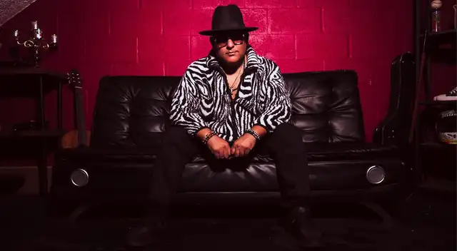 Kenny Zúñiga lanza "Latina Mía"