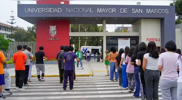 Decenas de alumnos postulan a la facultad de Medicina para la UNMSM