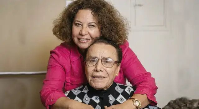 Camen Polo sigue los pasos de su padre Augusto Polo Campos y presenta nuevo tema. Camen Polo sigue los pasos de su padre Augusto Polo Campos y presenta nuevo tema.