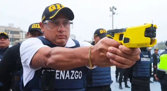 Alcalde de Lima confirma el uso de pistola eléctrica para el serenazgo desde el 29 de marzo. Alcalde de Lima confirma el uso de pistola eléctrica para el serenazgo desde el 29 de marzo.