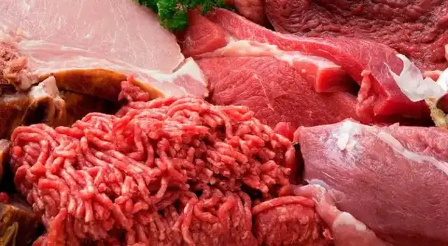 Alerta sanitaria ante peligrosa presencia de bacterias en carnes de res y cerdo de venta en supermercados.