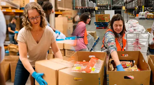 Estos son los programas de alimentos a los que pueden acceder en California.