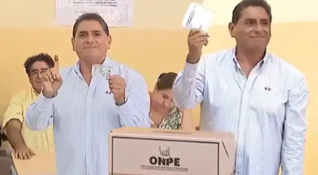 Carlos Álvarez emite su voto para las Elecciones 2026.