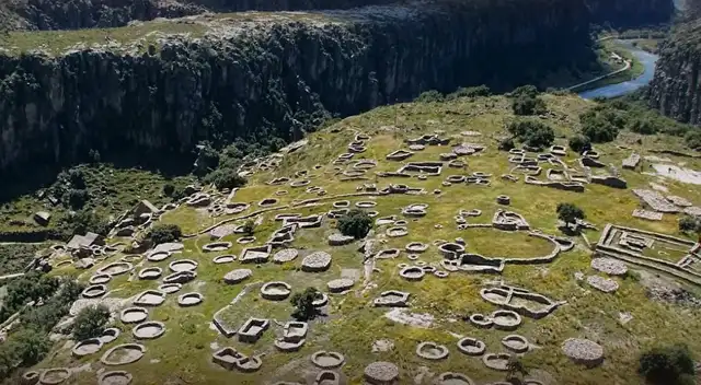 ¿Nuevo destino turístico? Inicia construcción de carretera hacia T'aqrachullo, la ciudadela inca más grande que Machu Picchu.