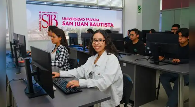 Estudiantes analizan las nuevas oportunidades laborales existentes. Fuente: difusión.