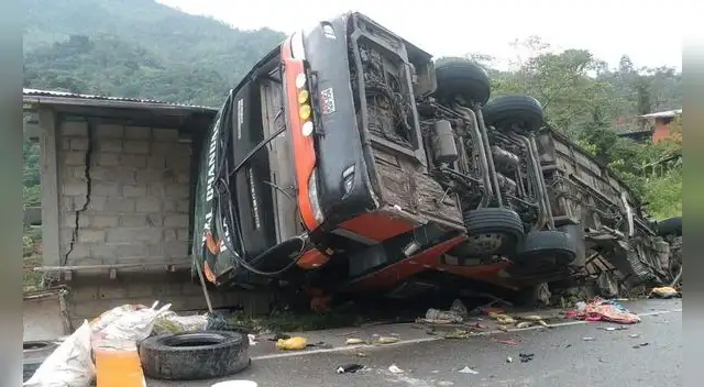 Tragedia en Huánuco: Despiste de bus interprovincial dejó al menos 11 muertos y más de 15 heridos. Tragedia en Huánuco: Despiste de bus interprovincial dejó al menos 11 muertos y más de 15 heridos.