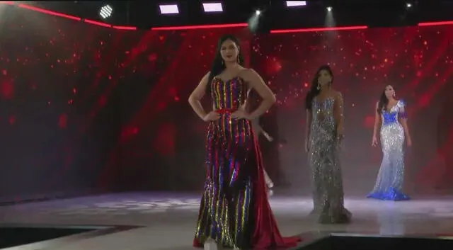 Las candidatas desfilan para el Miss Venezuela 