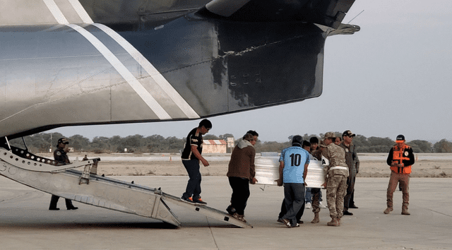 Féretro llegó en vuelo de la PNP ( FOTO: Almendra Ruesta / URPI-LR)   