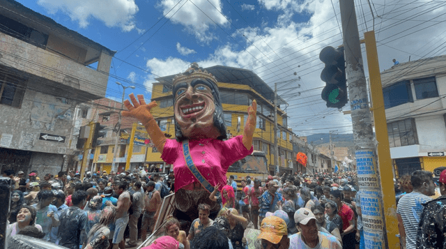 El “Rey Momo” o "Ño Carnavalón" representa la burla y el sarcasmo (FOTO: Rosa Quincho /GLR)    