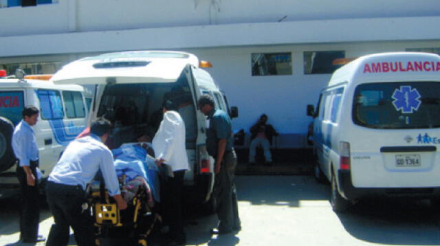 Policías femeninas heridas fueron evacuadas a una clínica particular.