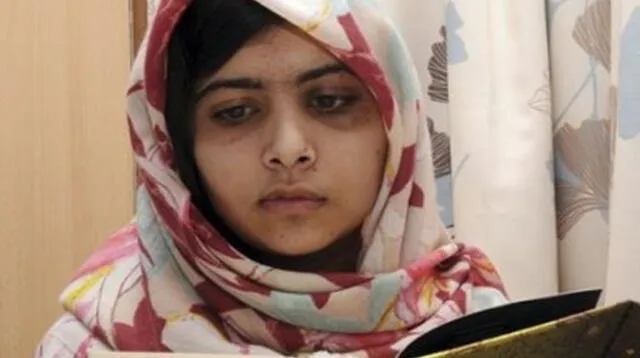 Candidata al Premio Nobel de la Paz, Malala Yousufzai de 15 años, fue atacada por denunciar a talibanes.