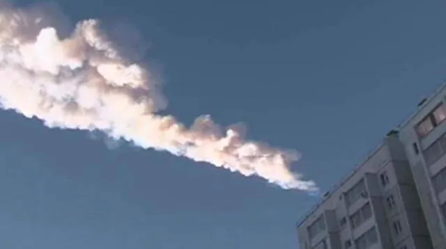 Imágenes del Meteorito caído en Rusia y que dejó más de 500 afectados.