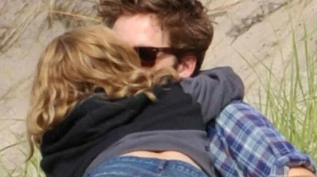 Robert Pattinson y Emilie de Ravin durante la filmación de Recuérdame (2009).