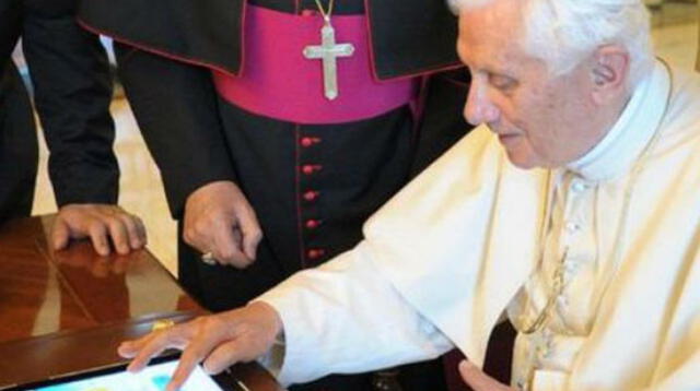 Papa Benedicto XVI el día que fue lanzada oficialmente su cuenta de twitter.