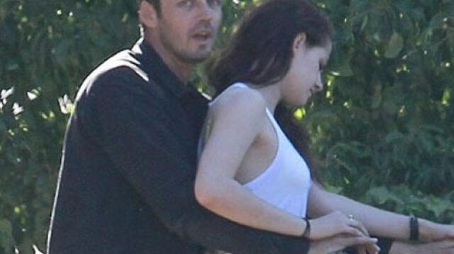 Kristen Stewart le fue infiel a Robert Pattinson con el director Rupert Sanders (2012)