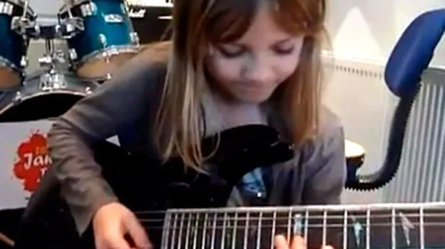 Youtube: Niña de 8 años, una de las mejores guitarristas del mundo