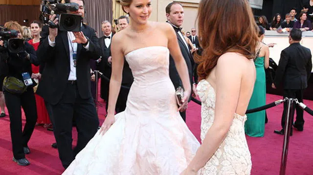 Kristen Stewart y Jennifer Lawrence tuvieron cálido encuentro en la alfombra roja de los premios Oscar