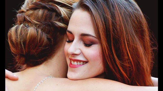 Kristen Stewart y Jennifer Lawrence tuvieron cálido encuentro en la alfombra roja de los premios Oscar