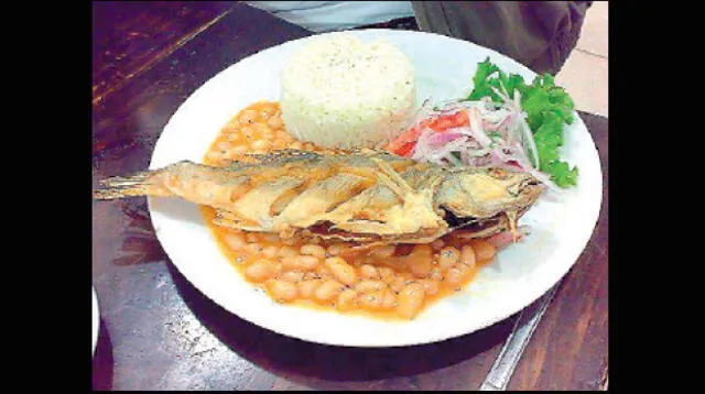 El secreto del chef: para que el pescado se dore bonito, antes caliente bien el aceite. El secreto del chef: para que el pescado se dore bonito, antes caliente bien el aceite.