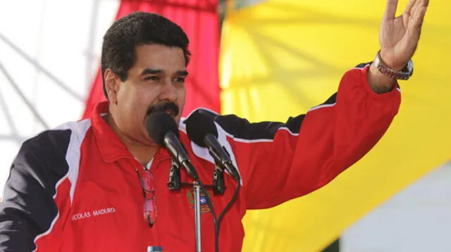 Nicolás Maduro llega a la sede del Consejo Nacional Electoral a inscribir su candidatura