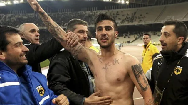 Grecia suspende definitivamente a futbolista Giorgos Katidis por celebrar un gol con saludo nazi.