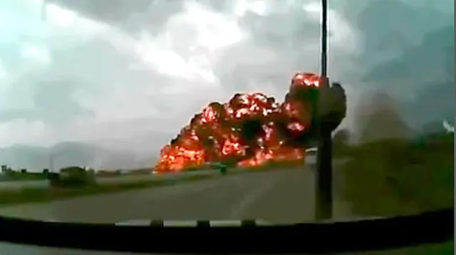 Impactante video muestra caída y explosión de avión en Afganistán.