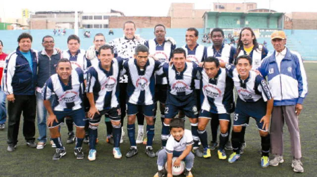 Del Mar y otros ex futbolistas profesionales como “Cococho” Reyna, “Mantequilla” Charún y Aspe juegan en la Liga de fútbol máster.