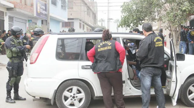 Este es el auto en la que se transportaban los criminales. 