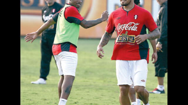 “Loco” Vargas y Jefferson Farfán jugarán contra Lionel Messi.