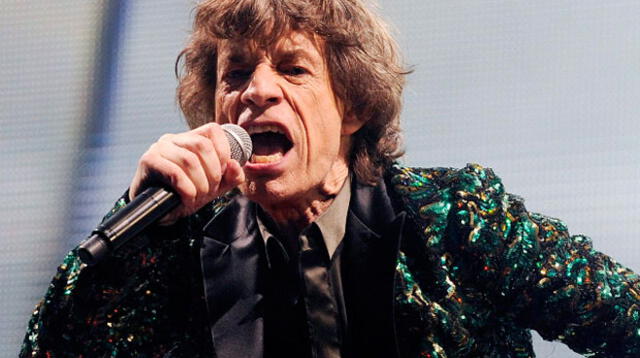 Ex pareja de Mick Jagger dona su cabello para personas desfiguradas.