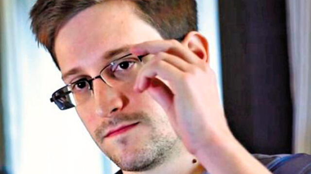 Snowden seguirá en aeropuerto de Moscú.