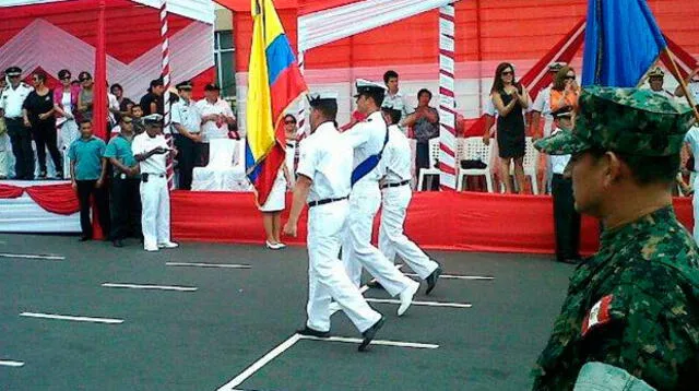 Bomberos y personal de La cruz Roja auxiliaron a los heridos.