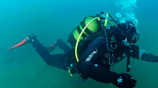 Denuncian extraña muerte de buzo de la Marina bajo el mar.