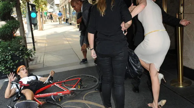 Nicole Kidman sufre aparatosa caída tras chocar con un paparazzi en bicicleta