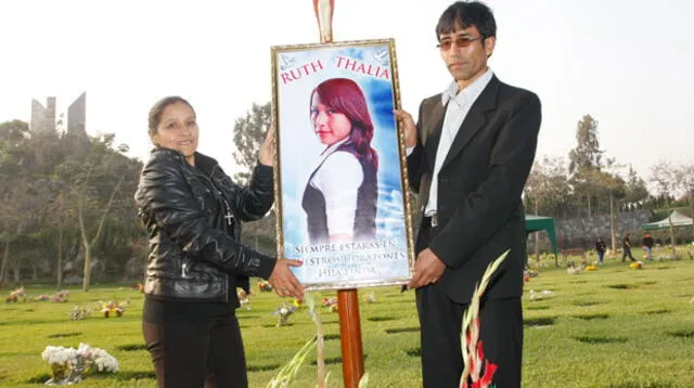 En imagen, los padres de la joven que fue asesinada.