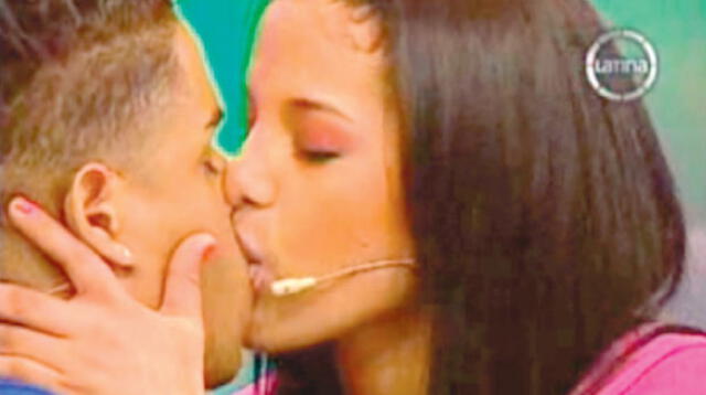 Katty García olvidó al “churrito” y se dio gran beso con salsero.