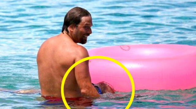 Pamela Anderson se dejó llevar sus bajas pasiones al realizarse sexo oral a su pareja en la playa.