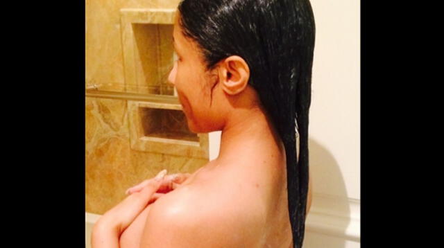 Nicki Minaj protagoniza sexy selfie en la ducha