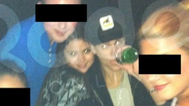 Foto muestra a Selena Gómez y Justin bieber fumando marihuana en una fiesta con amigos