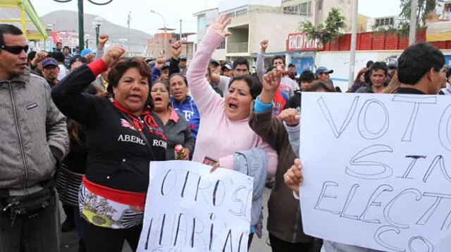 Policía siguió custodiando municipalidad ante posibles hechos de violencia.