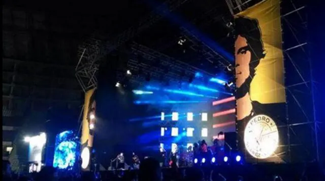 El concierto tuvo tres pantallas gigantes, una pelota gigante con cámara y muchas luces
