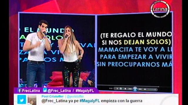 Los dos en karaoke. 